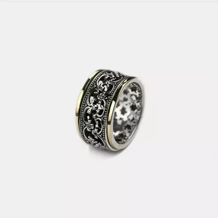טבעת כסף, עיטורי פרחים ושני פסי זהב 9 קראט בשולי הטבעת