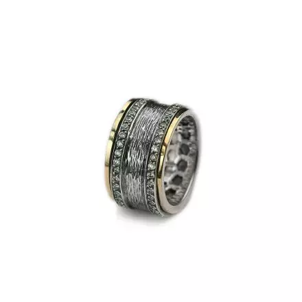 טבעת כסף שני פסי כסף משובצים זירקונים ושני פסי זהב 9 קראט בשולי הטבעת