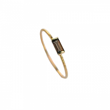 טבעת השראה זהב 14 קראט בשיבוץ מלבן סמוקי קטן רוחבי
