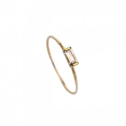 טבעת השראה זהב 14 קראט בשיבוץ מלבן טופז לבן קטן רוחבי