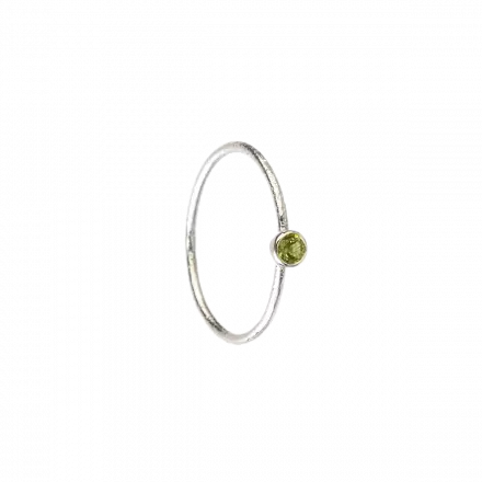 טבעת השראה כסף 925 בשילוב אבן פרידוט