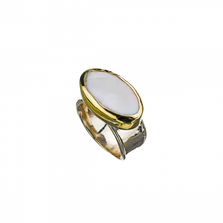 טבעת כסף משובצת פנינה פראית עטופה זהב 9 קראט