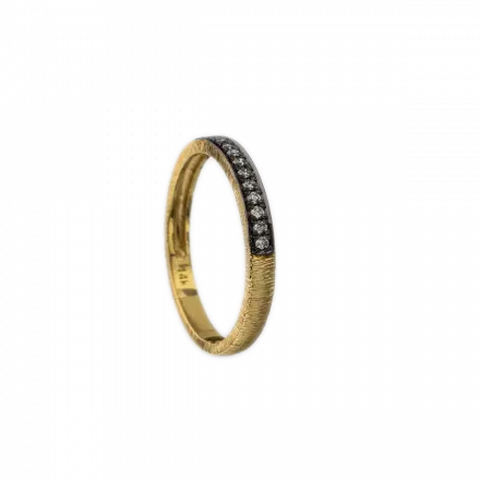טבעת זהב 14 קראט לאורכה פס יהלומים 8 נקודות מושחר ברודיום