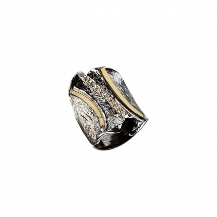טבעת כסף רחבה בשילוב זהב 9 קראט ובשיבוץ אבני זירקון