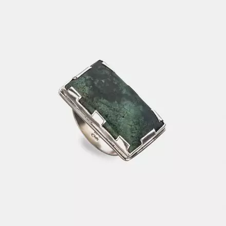 טבעת כסף בעבודת יד בשיבוץ אבן מוס אגאט ירוקה