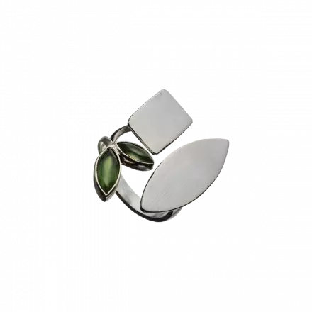 טבעת כסף ייחודית גיאומטרית משובצת אבני סרפנטין