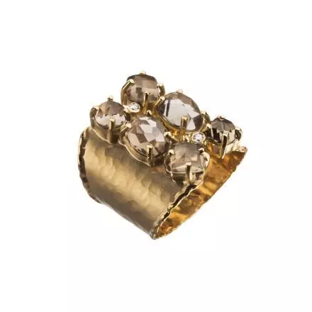 טבעת זהב 14 קראט שיבוץ אבן סמוקי קוורץ, בשיבוץ עדין וכמעט שאינו נראה