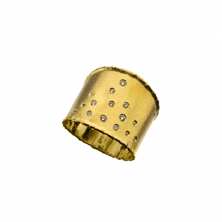 טבעת זהב 14 קראט ויהלומים פזורים לרוחבה