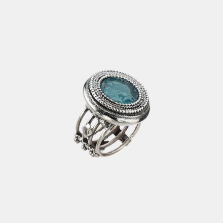 טבעת כסף בשילוב זכוכית רומית במעטפת כסף בעבודת פיליגרן