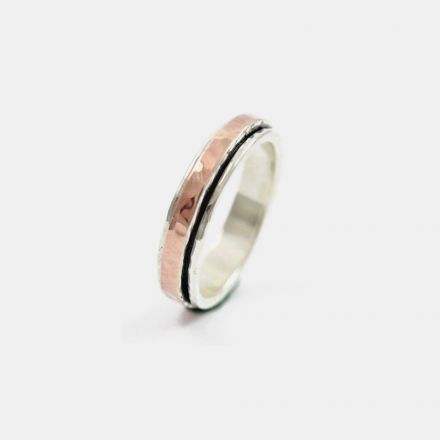 טבעת כסף וחישוק כסף במעטפת זהב אדום 9 קראט מסתובב במרכזה