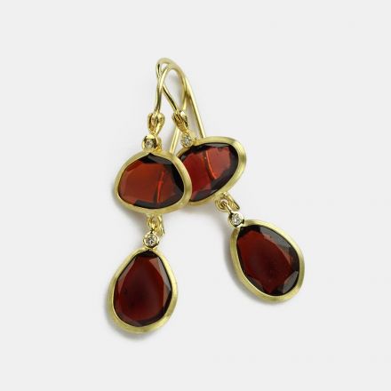 עגילי זהב 14 קראט, שתי אבני "פולקי" גרנט , בינהן יהלומים 0.04CT