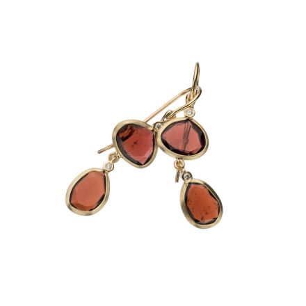 עגילי זהב 14 קראט, שתי אבני "פולקי" גרנט קטנות , בינהן יהלומים 0.04CT