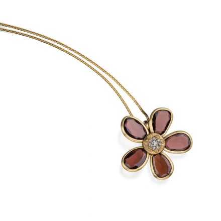 שרשרת זהב 14 קראט תליון פרח בו חמישה עלי כותרת משובצים אבני גרנט ובמרכזן יהלומים 0.055CT
