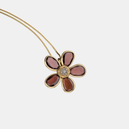 שרשרת זהב 14 קראט תליון פרח בו חמישה עלי כותרת משובצים אבני גרנט ובמרכזן יהלומים 0.055CT
