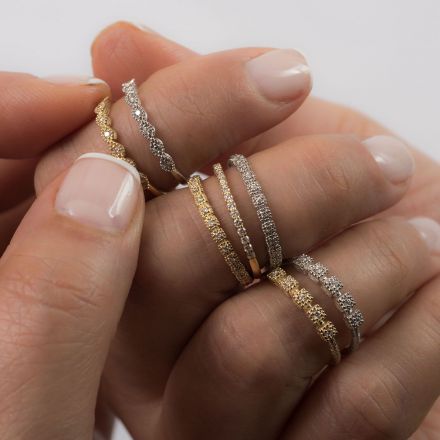 טבעת זהב לבן 14 קראט, ריבועים, משובצת סביב 26 יהלומים 0.13CT