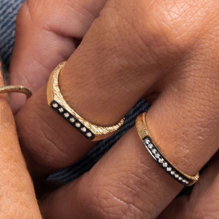 טבעת זהב 14 קראט פס יהלומים שטוח מושחר ברודיום 7 נקודות