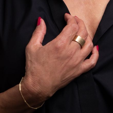 טבעת זהב 14 קראט מרובעת גימור מט סטין