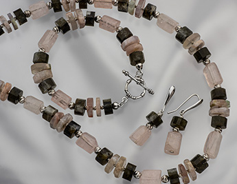 קולקציית גן הורדים - תכשיטי כסף 925 בשילוב אבני לברדורייט ורוז קוורץ